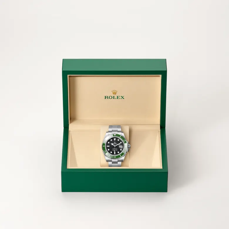 The The Rolex Submariner Date in Oystersteel in the Rolex presentation box. - Chang Ein Hong
