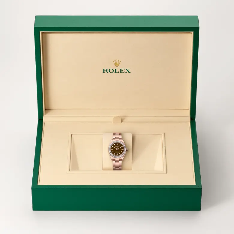 The The Rolex Oyster Perpetual 28 in Everose gold and diamonds in the Rolex presentation box. - Chang Ein Hong